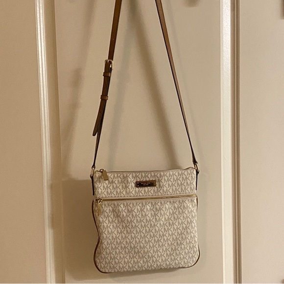 Michael Kors Handbags - Michael Kors Crossbody Bag in cream